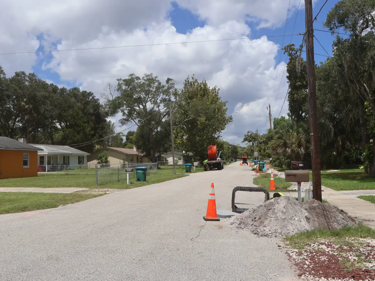 Fiber to the home distribution in a live neighborhood